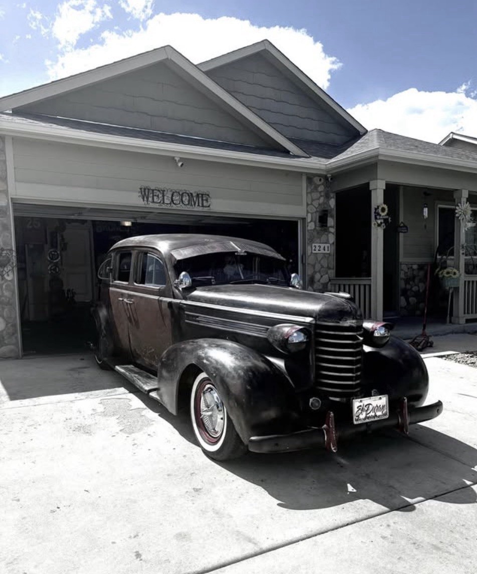 Oldsmobile-F37-1937-Sedan-Burgundy