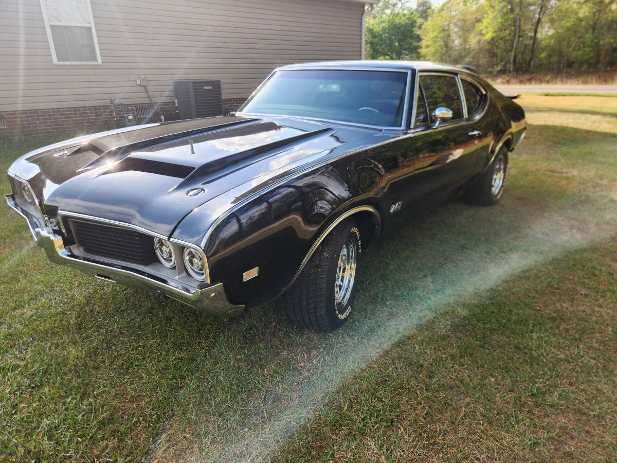 Oldsmobile-Holiday-coupe-1969-Black