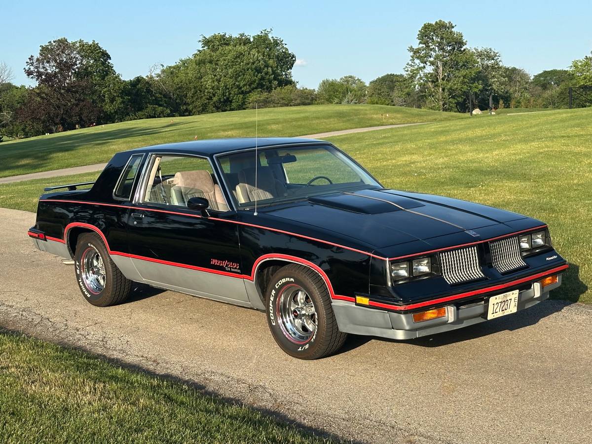 Oldsmobile-Hurst-1983-black