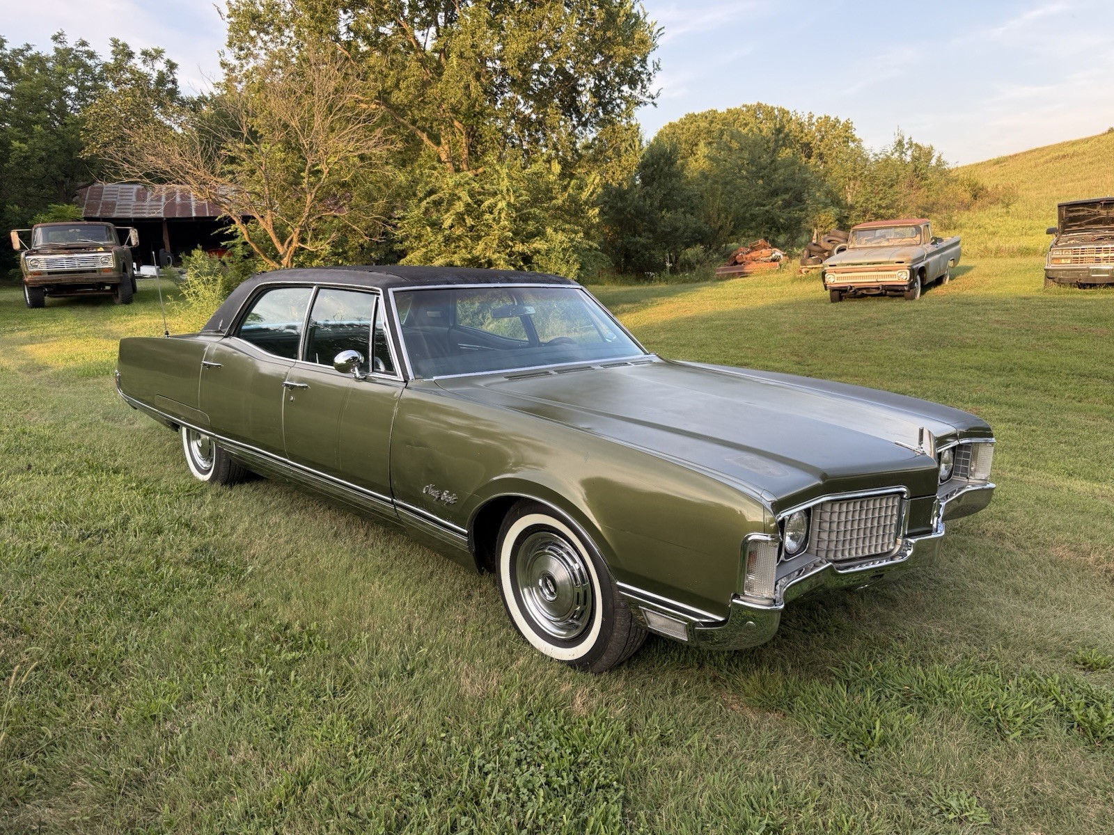 Oldsmobile-Ninety-Eight-1968-Sedan-Green