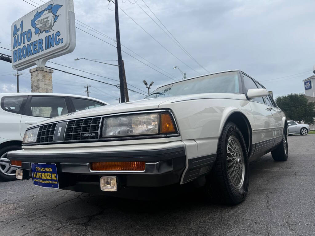 Oldsmobile-Ninety-eight-1988-White