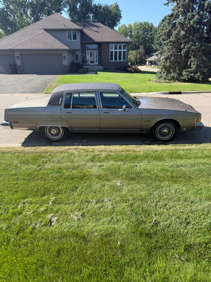 Oldsmobile-Regency-98-1983-brown