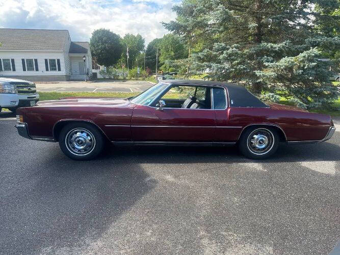 Oldsmobile-Toronado-1972-MaroonBlack-Top-Black