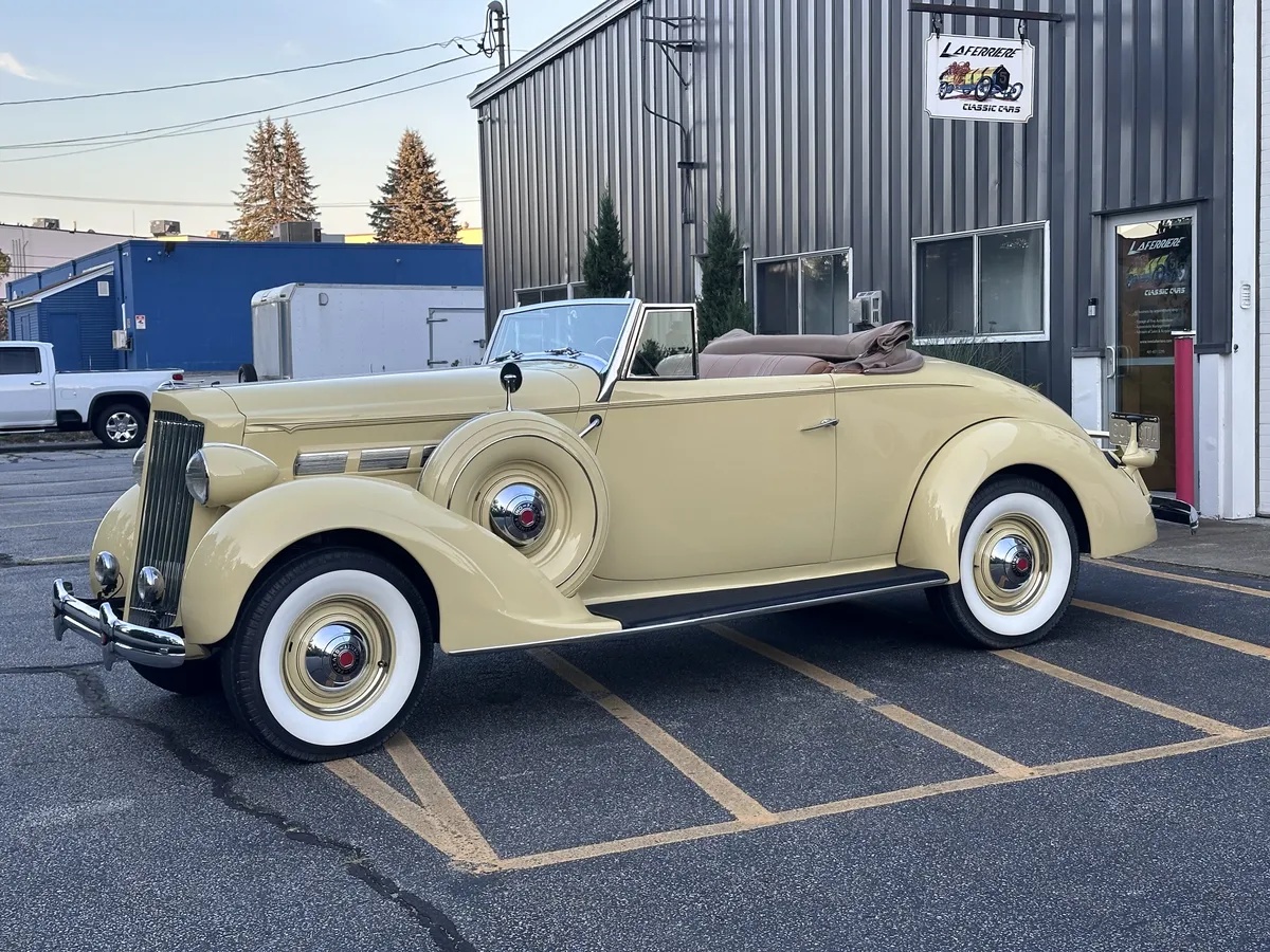 Packard-120-1937-Cream-Tan
