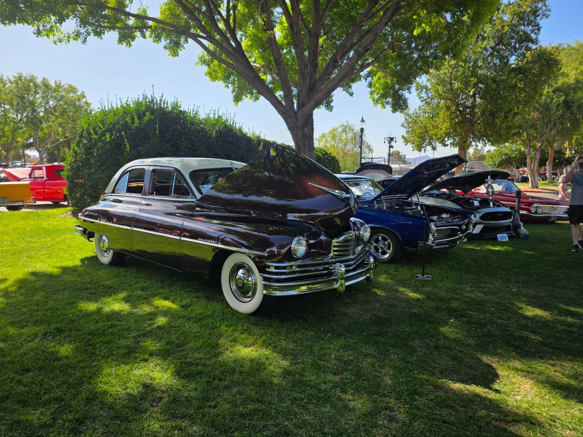 Packard-Deluxe-1950-brown