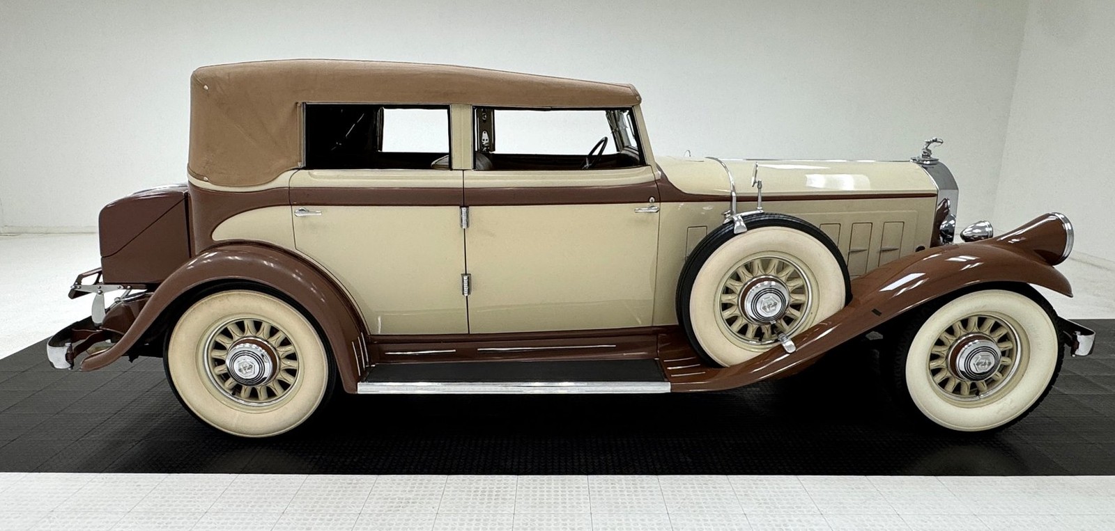 Pierce-Arrow-1932-Convertible-Saddle