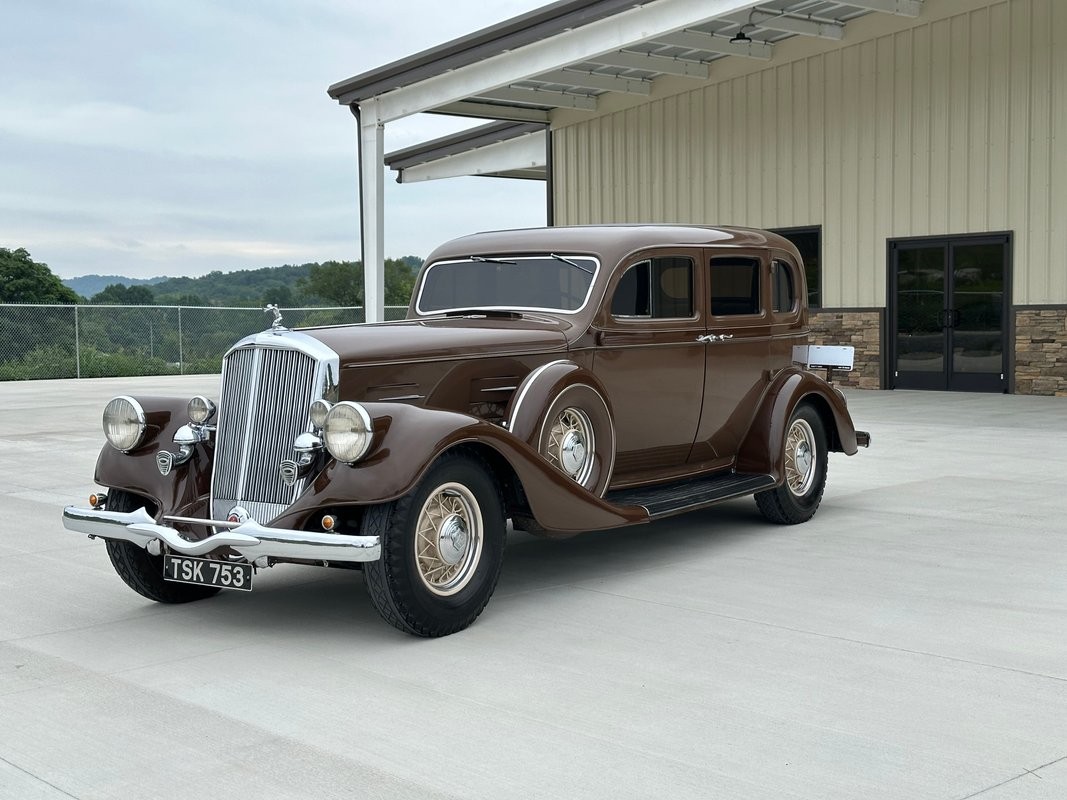 Pierce-Arrow-1934-Sedan