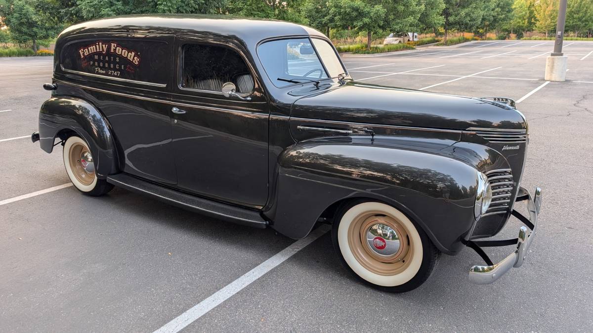 Plymouth-1940-grey