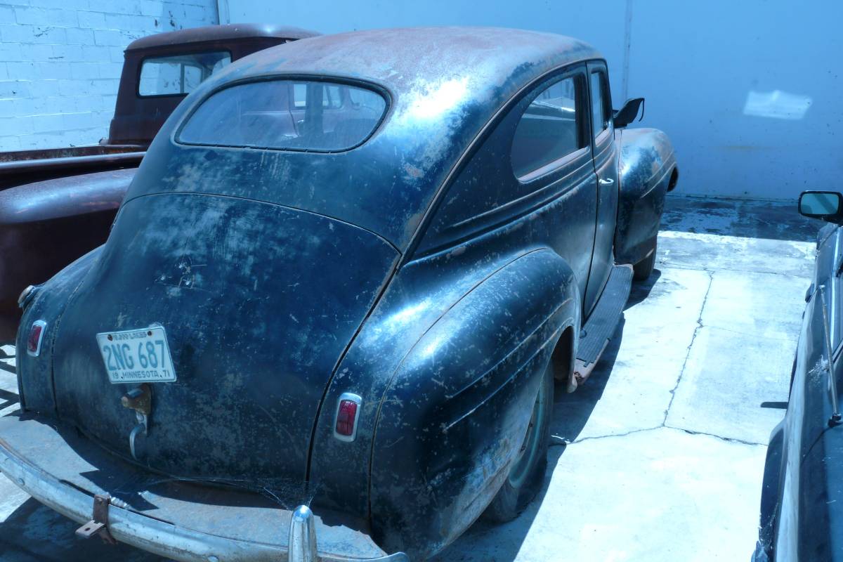 Plymouth-1941-black