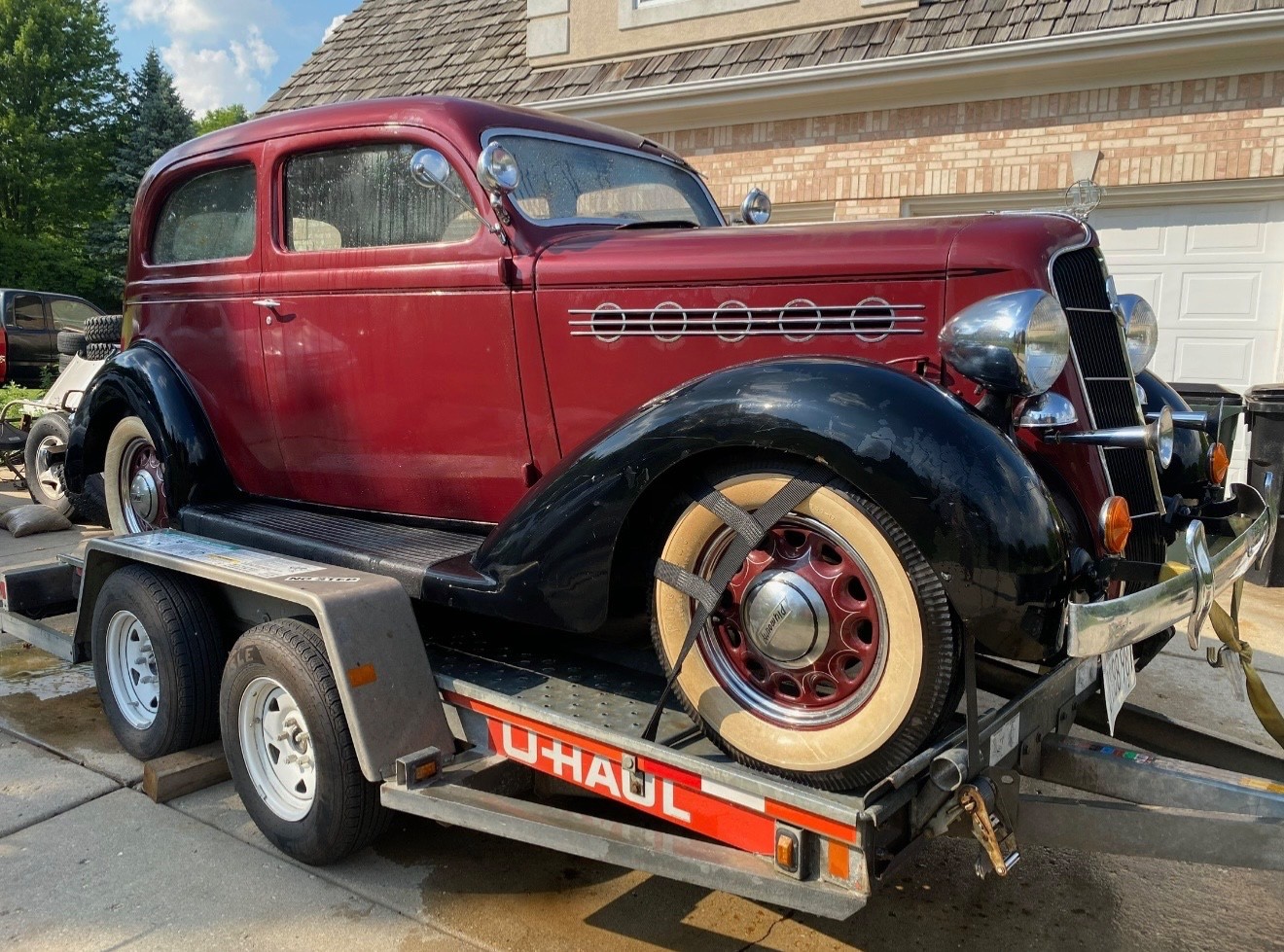Plymouth-2-Door-1935-Sedan-Brown-Leather
