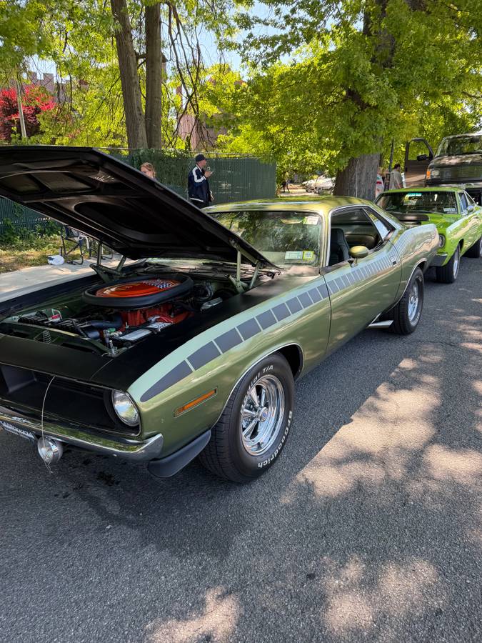 Plymouth-Aar-cuda-1970-green