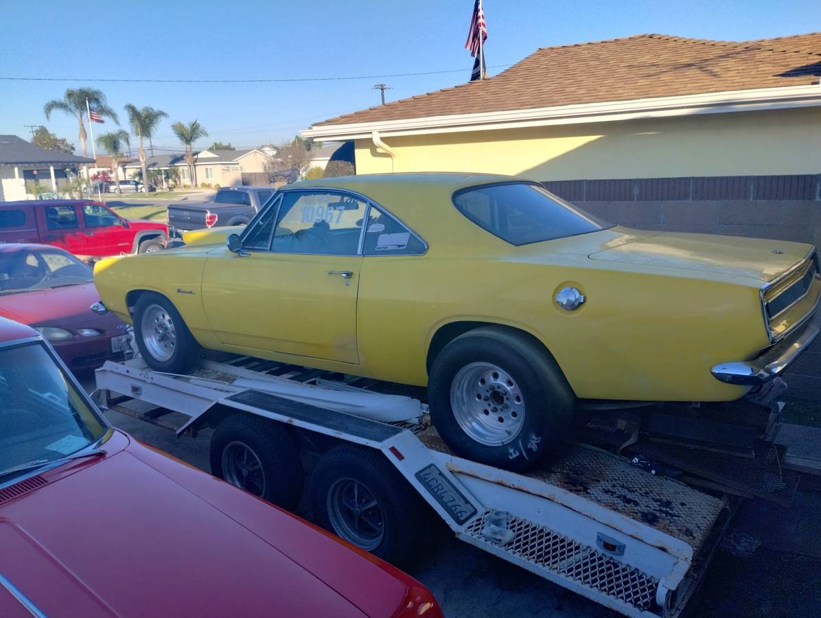 Plymouth-Barracuda-1967-yellow