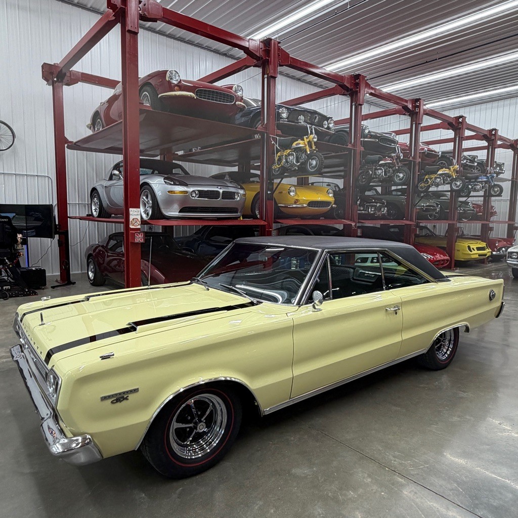 Plymouth-Belvedere-1967-YELLOW-BLACK