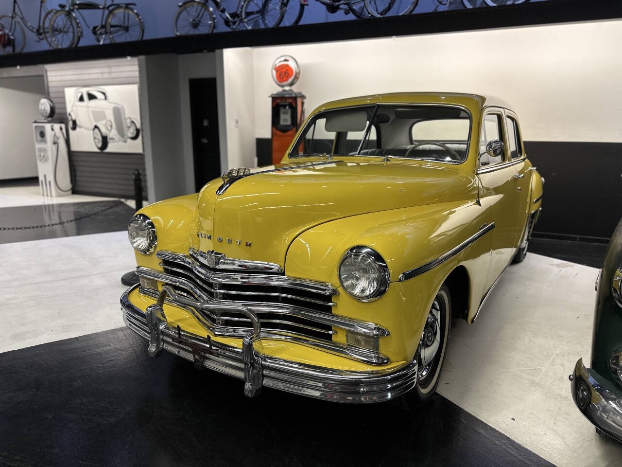 Plymouth-Deluxe-1949-Wagon-White