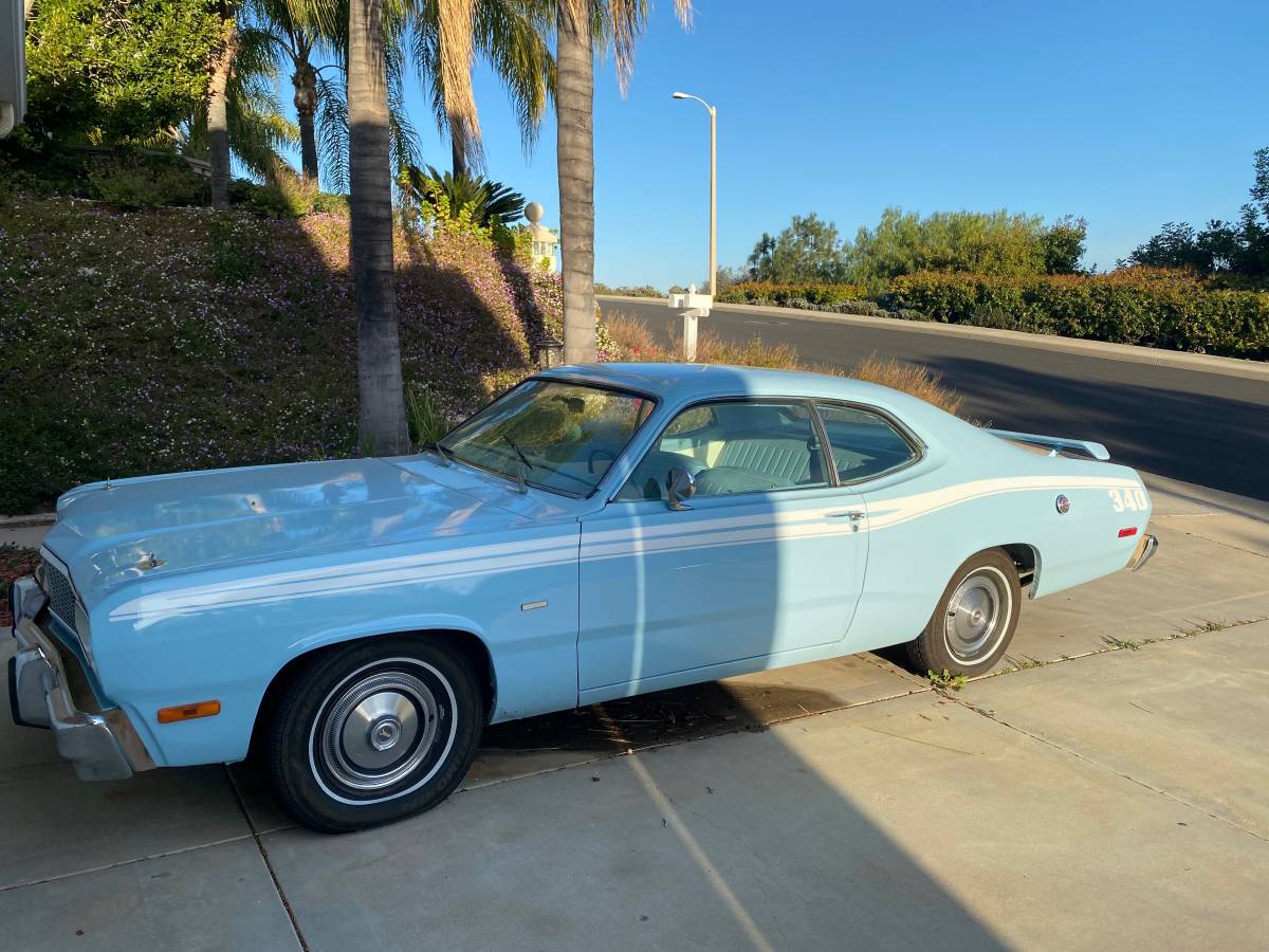 Plymouth-Duster-1974-blue