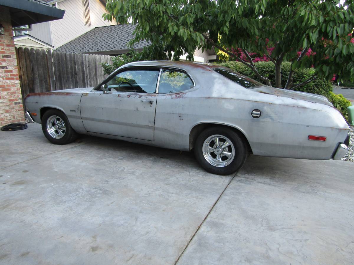 Plymouth-Duster-340-1973-grey