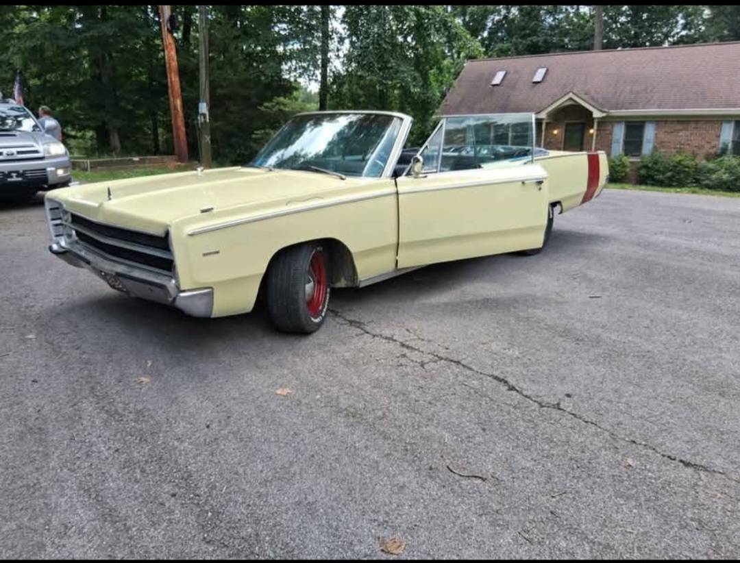 Plymouth-Fury-1967-yellow