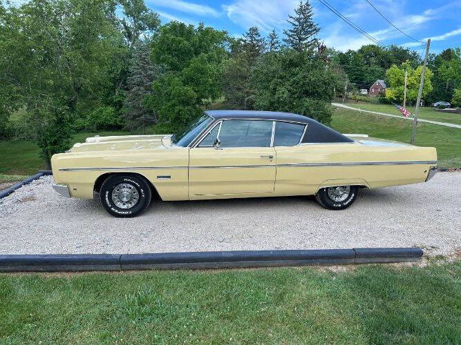 Plymouth-Fury-iii-1968-YellowBlack-Top
