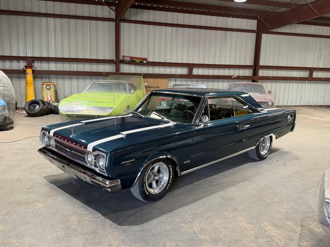 Plymouth-GTX-1967-Black