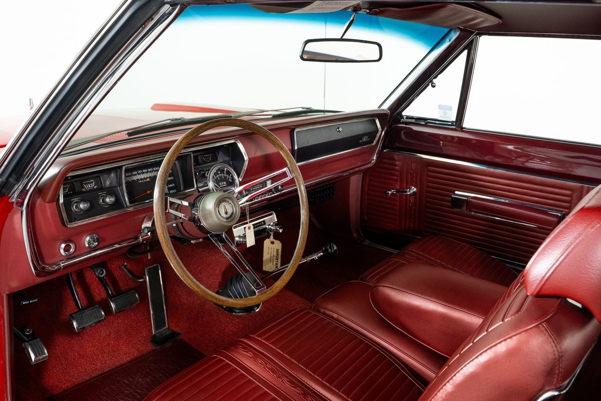 Plymouth-GTX-1967-Coupe-BRIGHT-RED