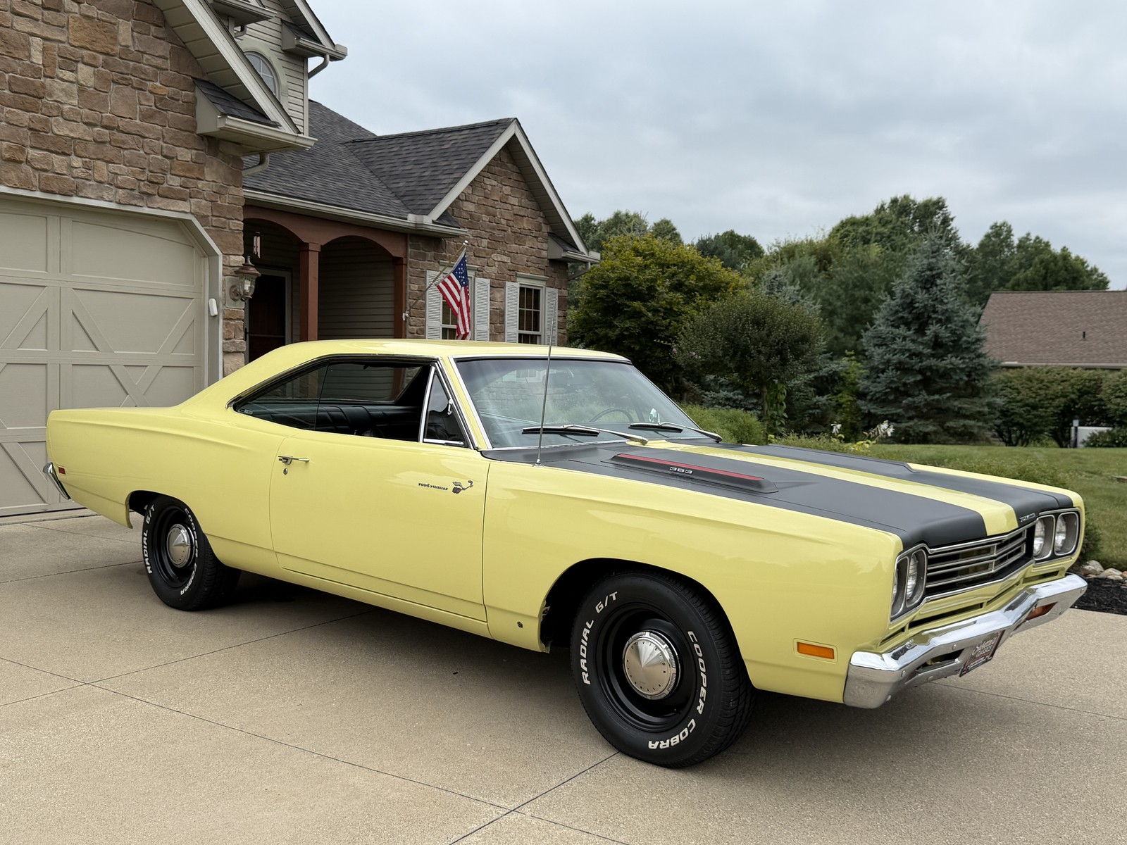 Plymouth-Road-Runner-1969-2-Door-Coupe-Black