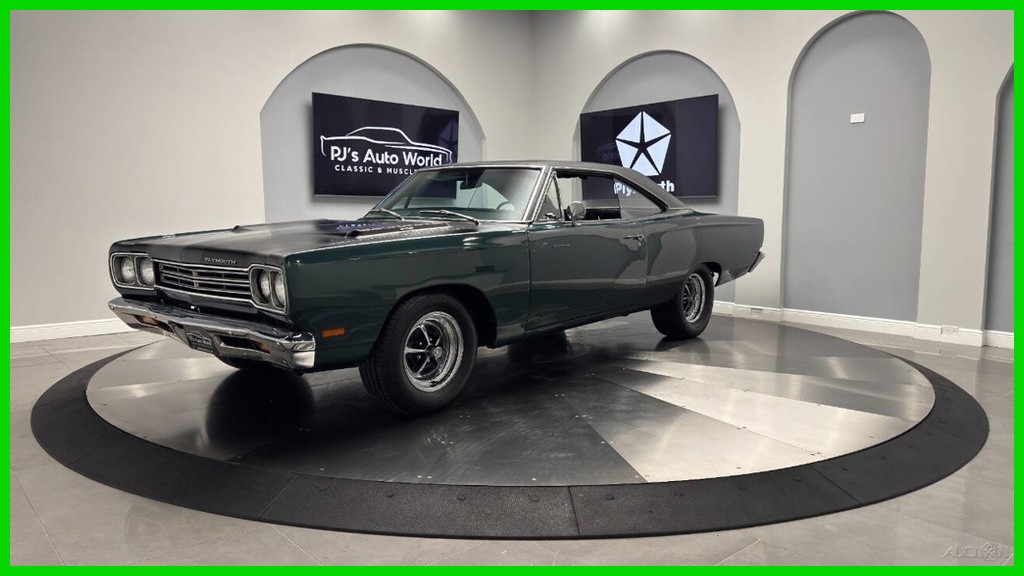 Plymouth-Road-Runner-1969-Black