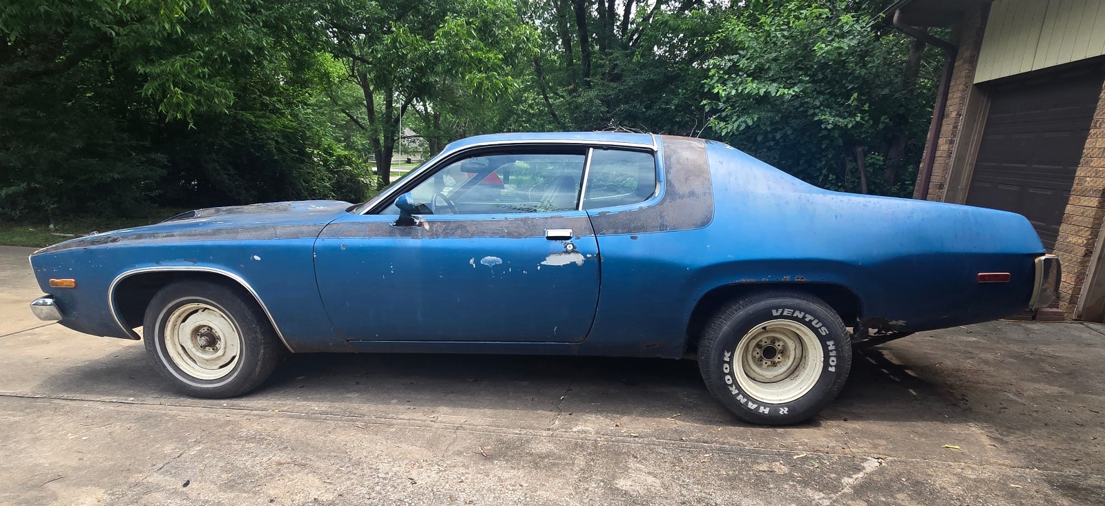 Plymouth-Road-Runner-1974