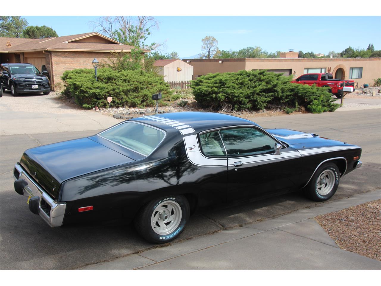 Plymouth-Road-runner-1973-Black-and-White-White-and-Black