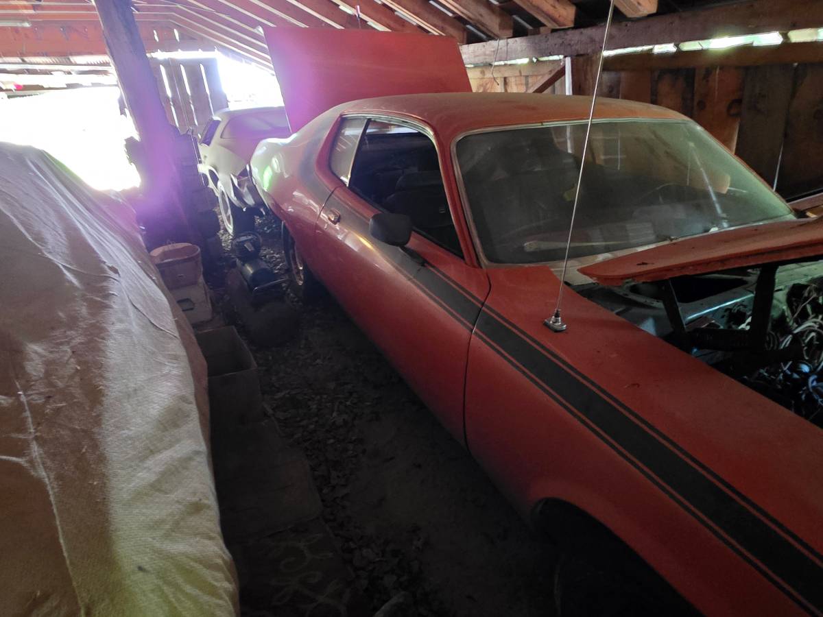 Plymouth-Road-runner-1973