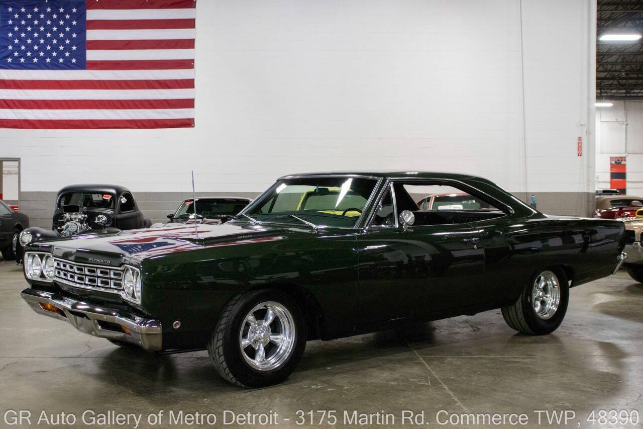 Plymouth-Roadrunner-1968-Dark-Green-Metallic-Black