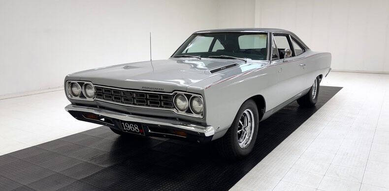 Plymouth-Roadrunner-1968-Silver-Metallic-Black