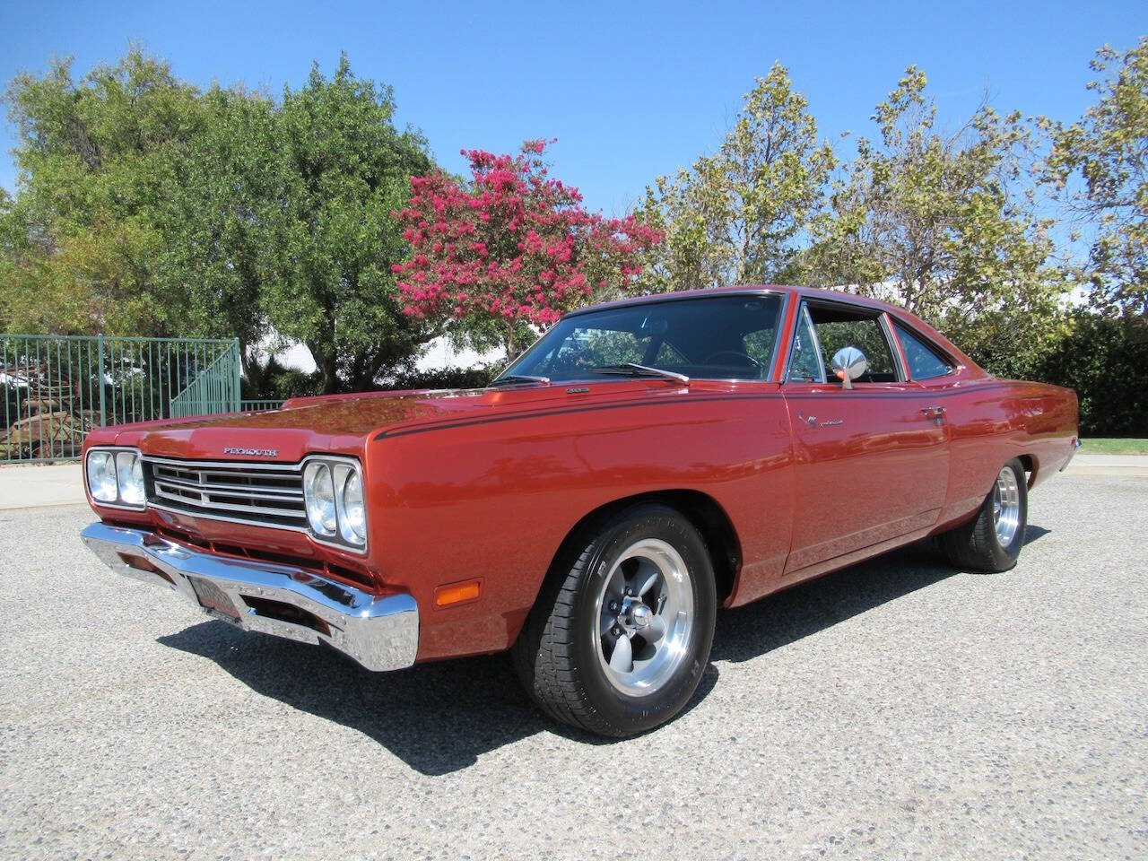 Plymouth-Roadrunner-1969-Bronze-Fire-Metallic-Black