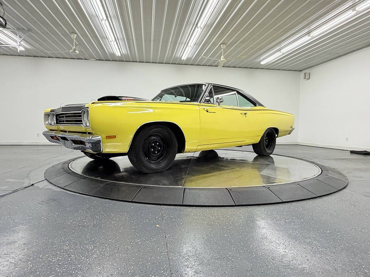 Plymouth-Roadrunner-1969-Green-Black