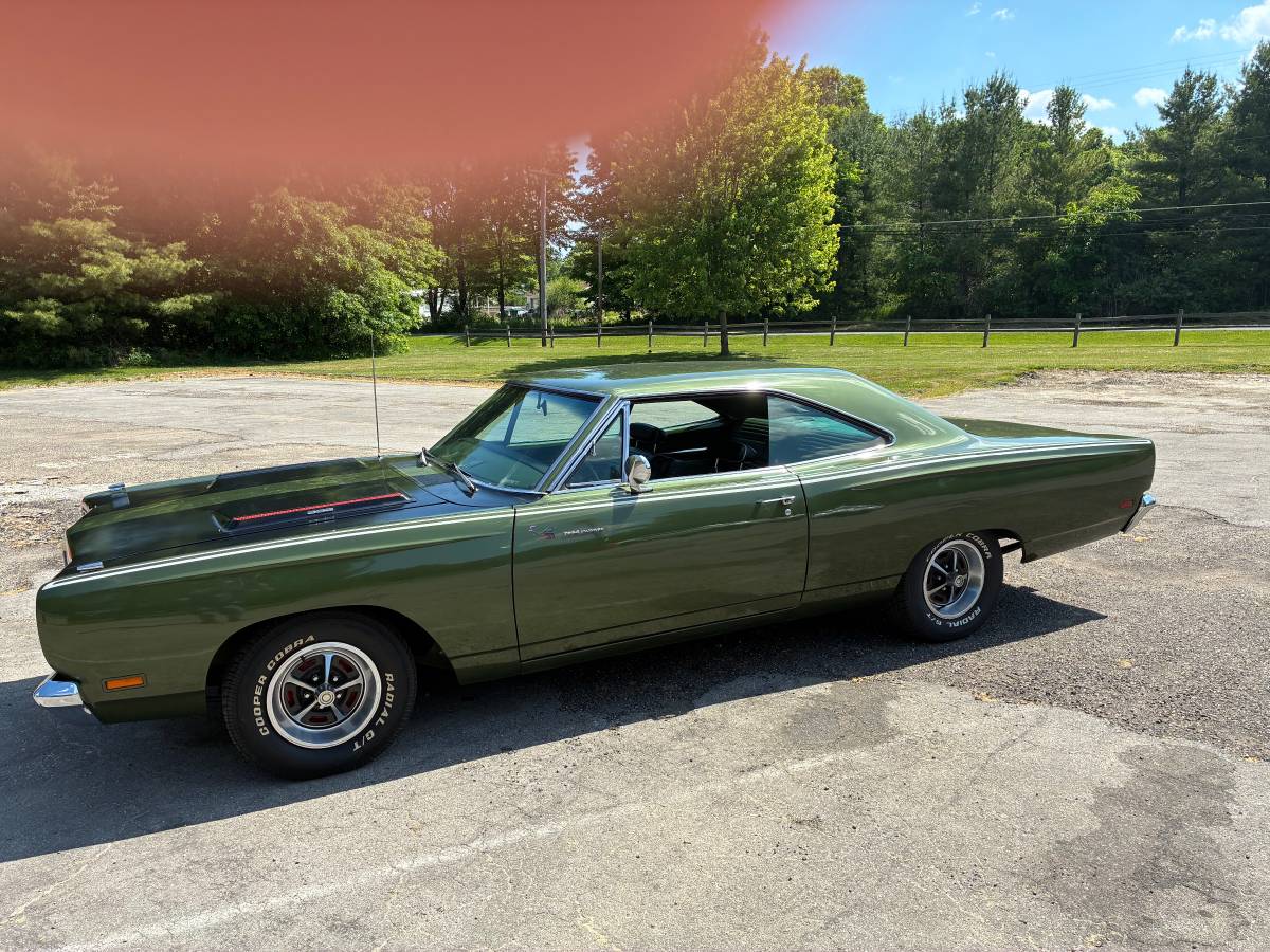 Plymouth-Roadrunner-1969-green