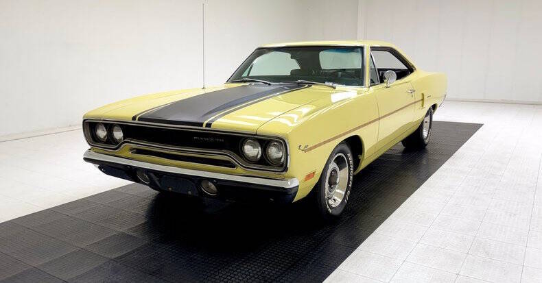 Plymouth-Roadrunner-1970-Pale-Yellow-Black