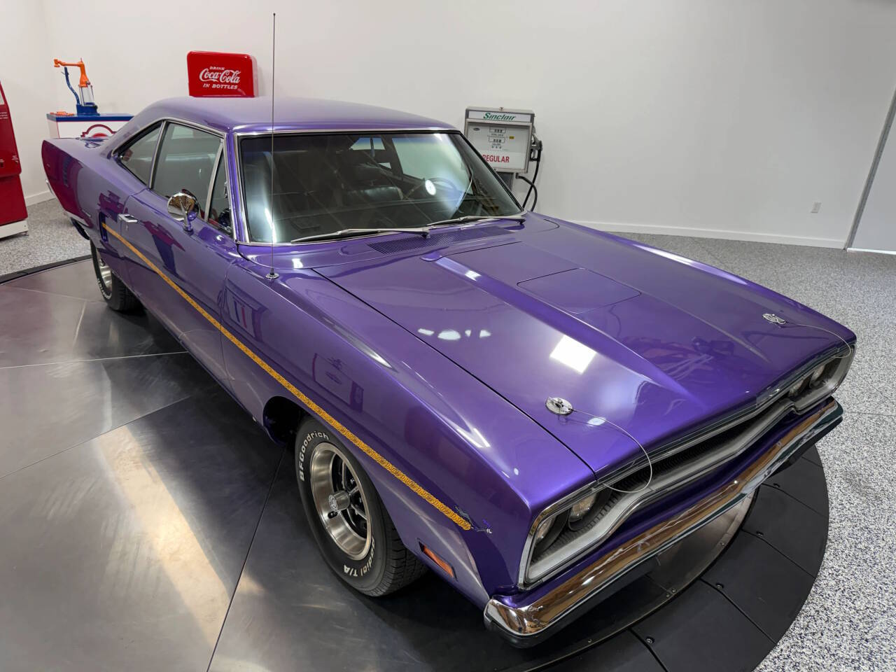 Plymouth-Roadrunner-1970-Purple-Black