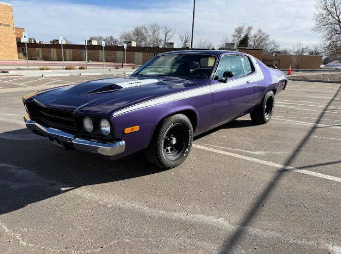 Plymouth-Roadrunner-1973-Plum-Crazy