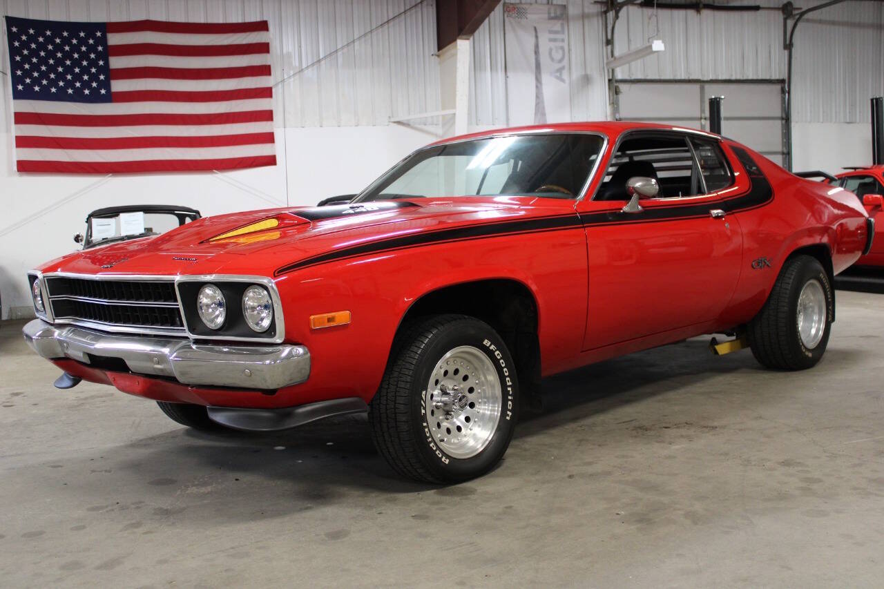 Plymouth-Roadrunner-1973-Red-Black