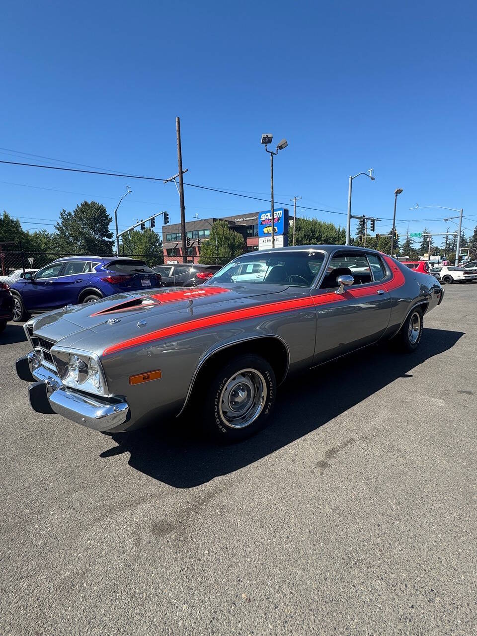 Plymouth-Roadrunner-1973-Silver