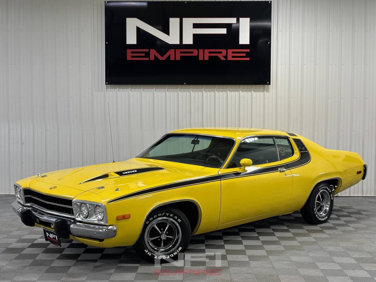 Plymouth-Roadrunner-1974-Yellow-Black