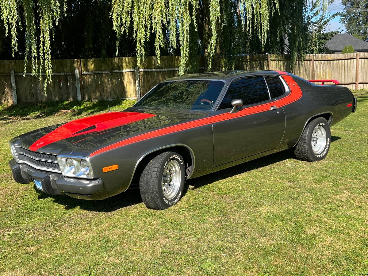 Plymouth-Roadrunner-1974