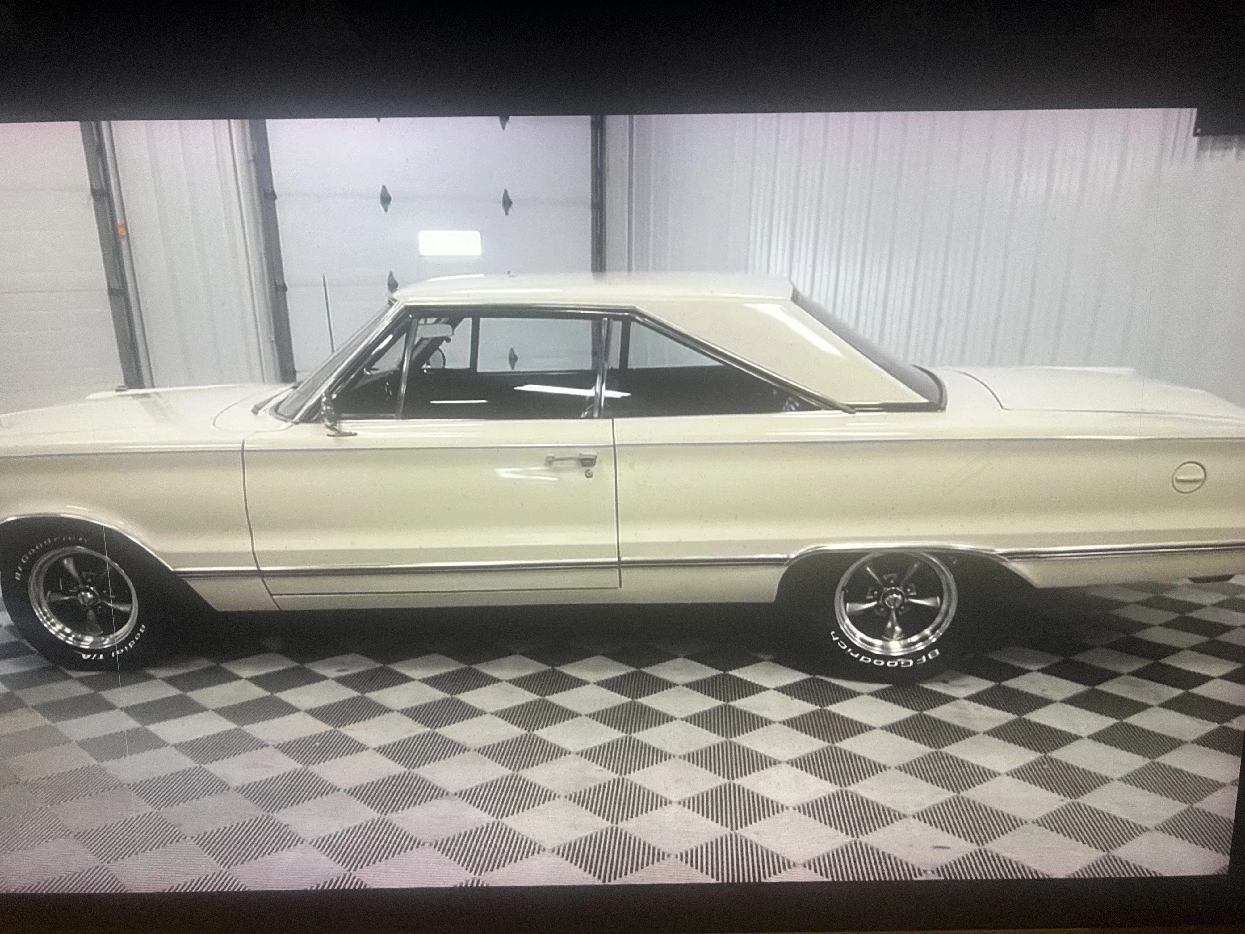 Plymouth-Satellite-1967-Beige-Black