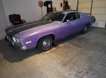 Plymouth-Satellite-1973-PurpleBlack-Stripes