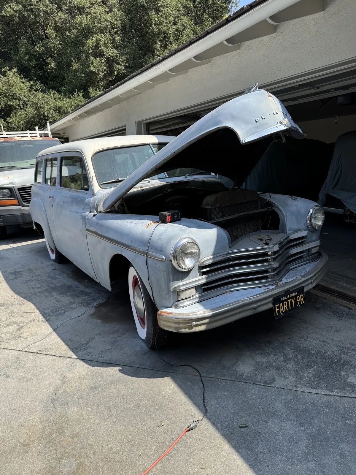 Plymouth-Suburban-1949