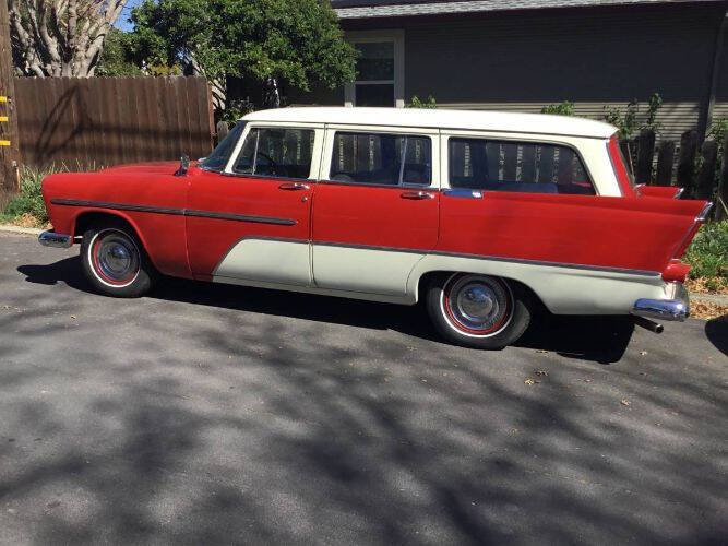 Plymouth-Suburban-1956-Red
