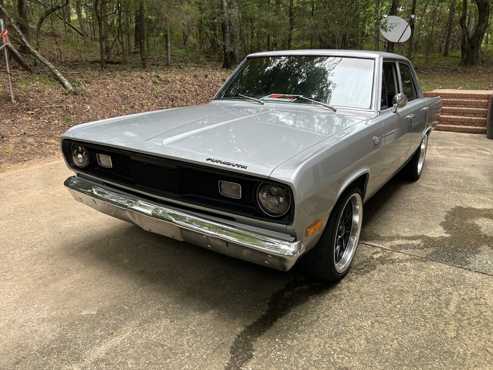 Plymouth-Valiant-1972-Sedan-Green