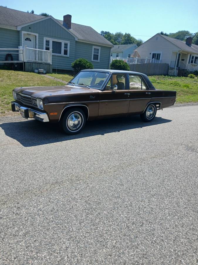 Plymouth-Valiant-1973-brown