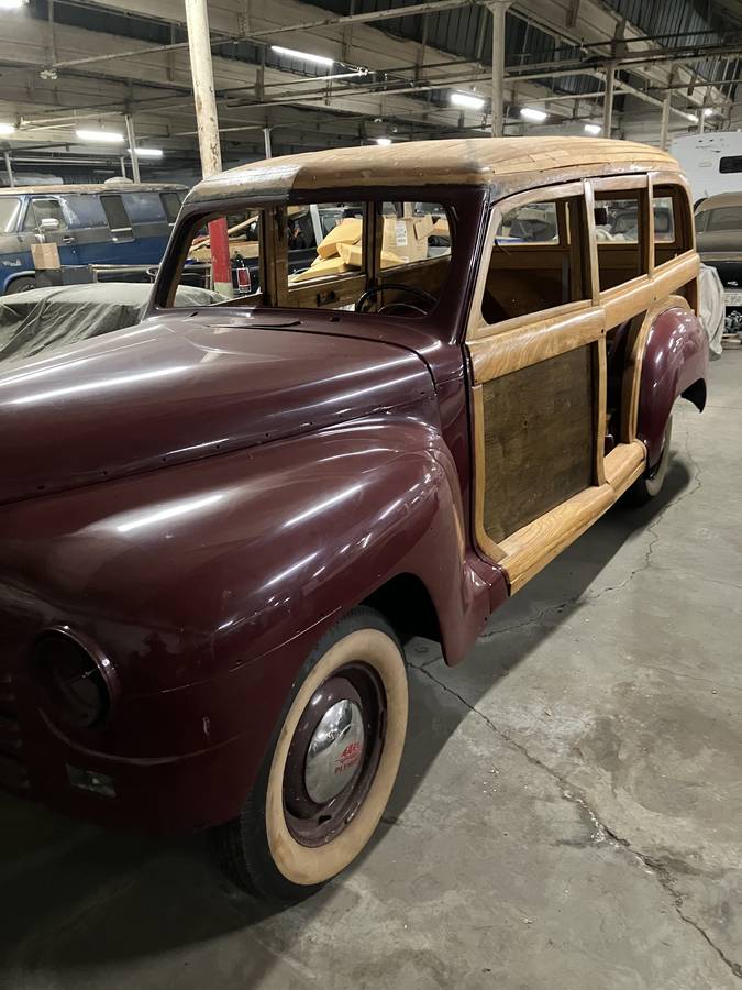 Plymouth-Woody-wagon-1947-custom