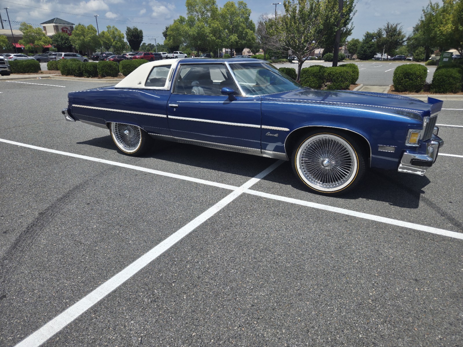 Pontiac-Bonneville-1976-Coupe-Blue
