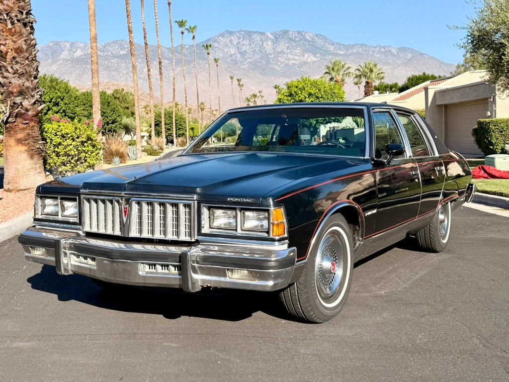 Pontiac-Bonneville-1978-Sedan-Black